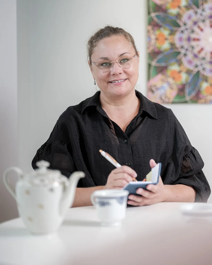 Anne-Lene Imboden-Petersen im Gespräch in ihrer Praxis
